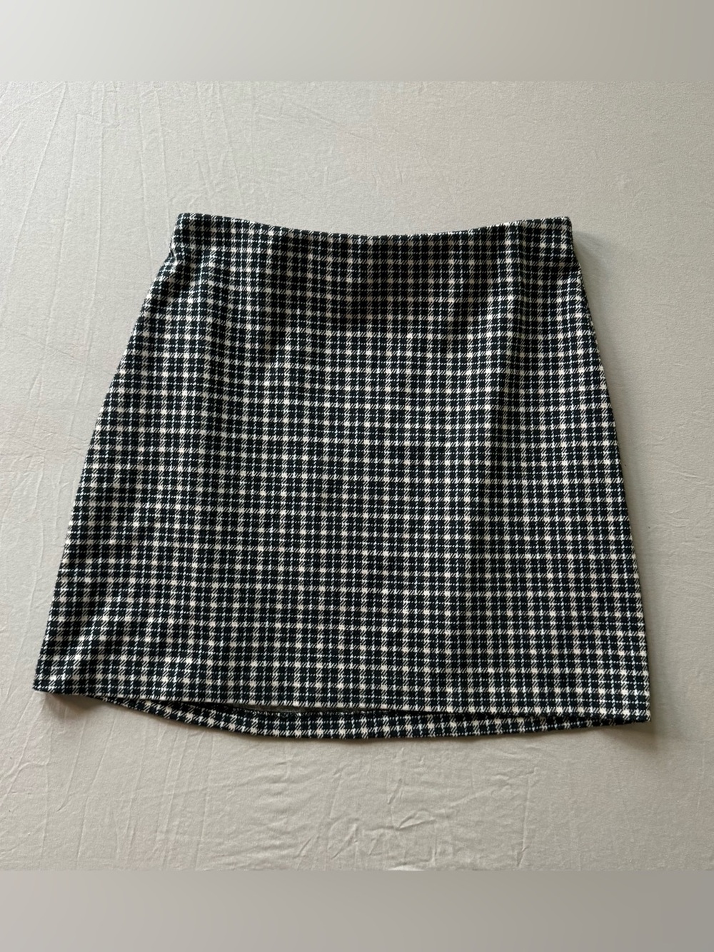 H&M houndstooth plaid knit mini skirt